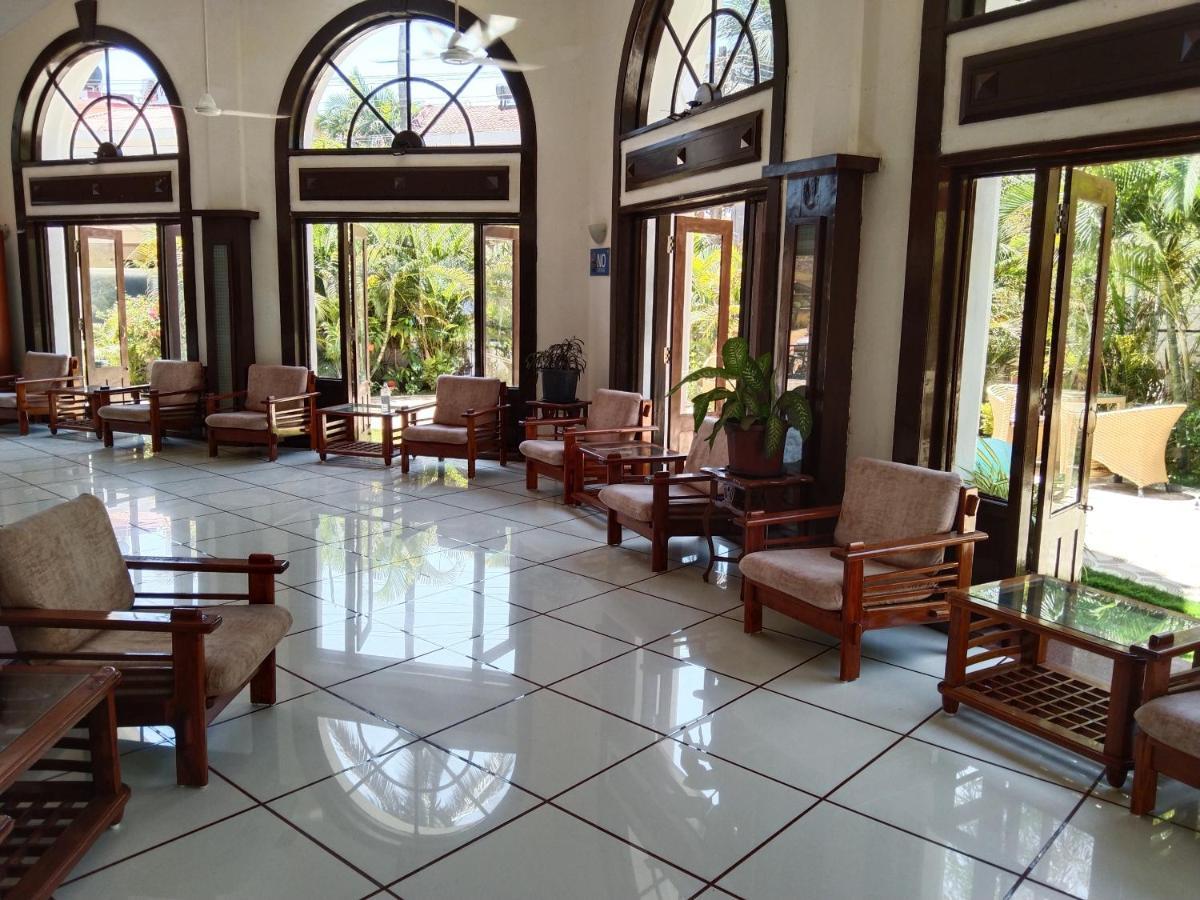 Sunset Beach Resort Candolim Exterior foto