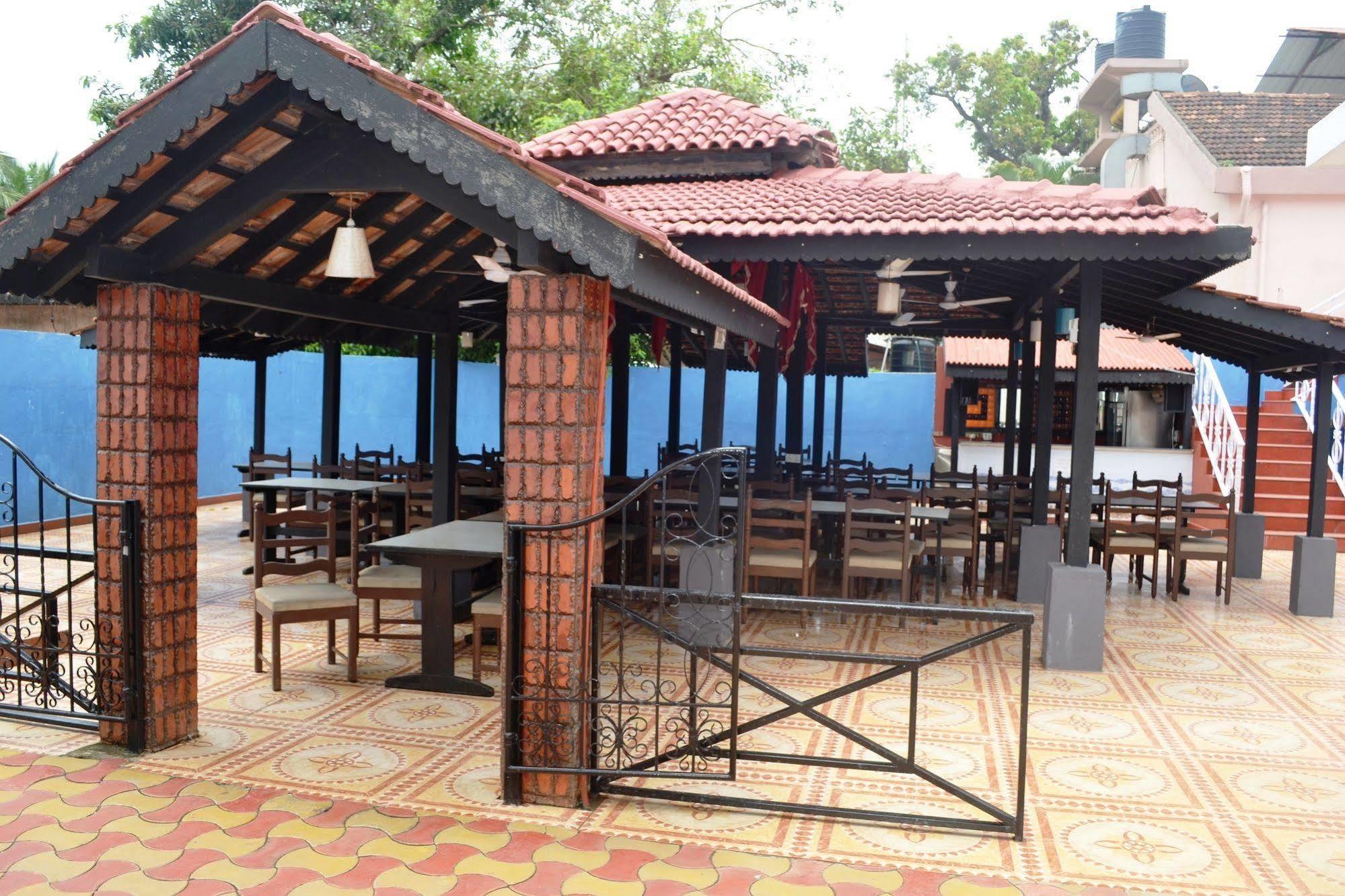 Sunset Beach Resort Candolim Exterior foto