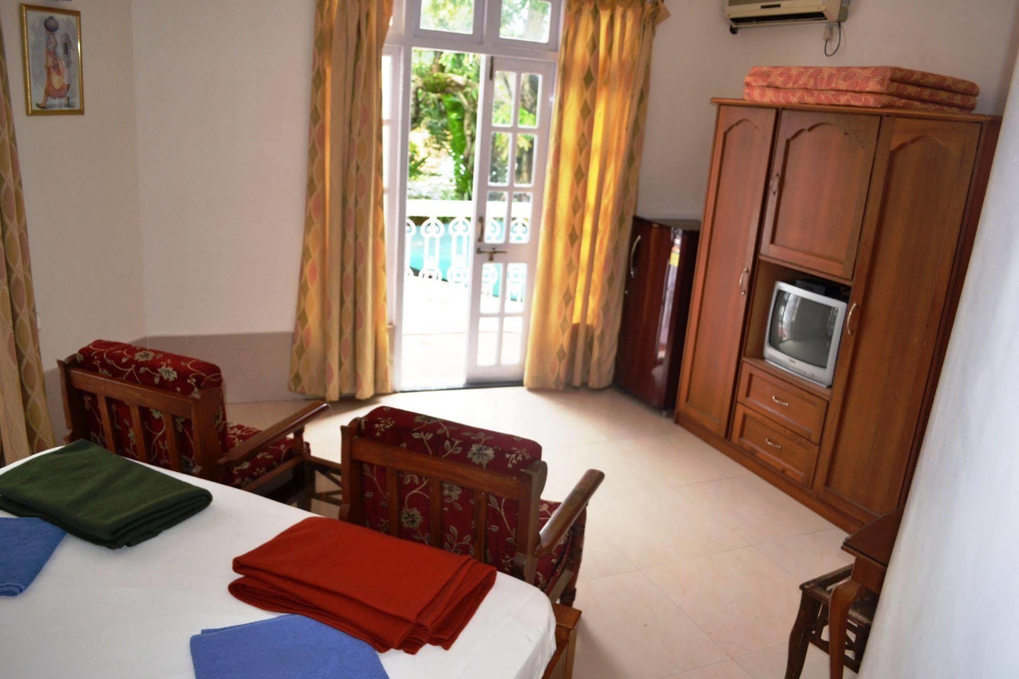 Sunset Beach Resort Candolim Exterior foto