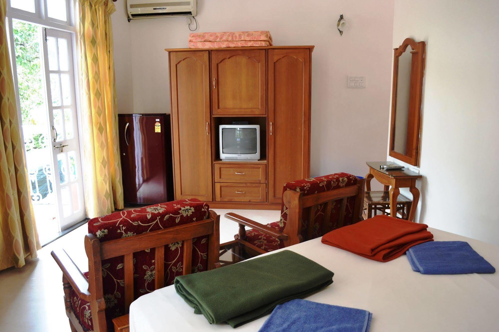 Sunset Beach Resort Candolim Exterior foto