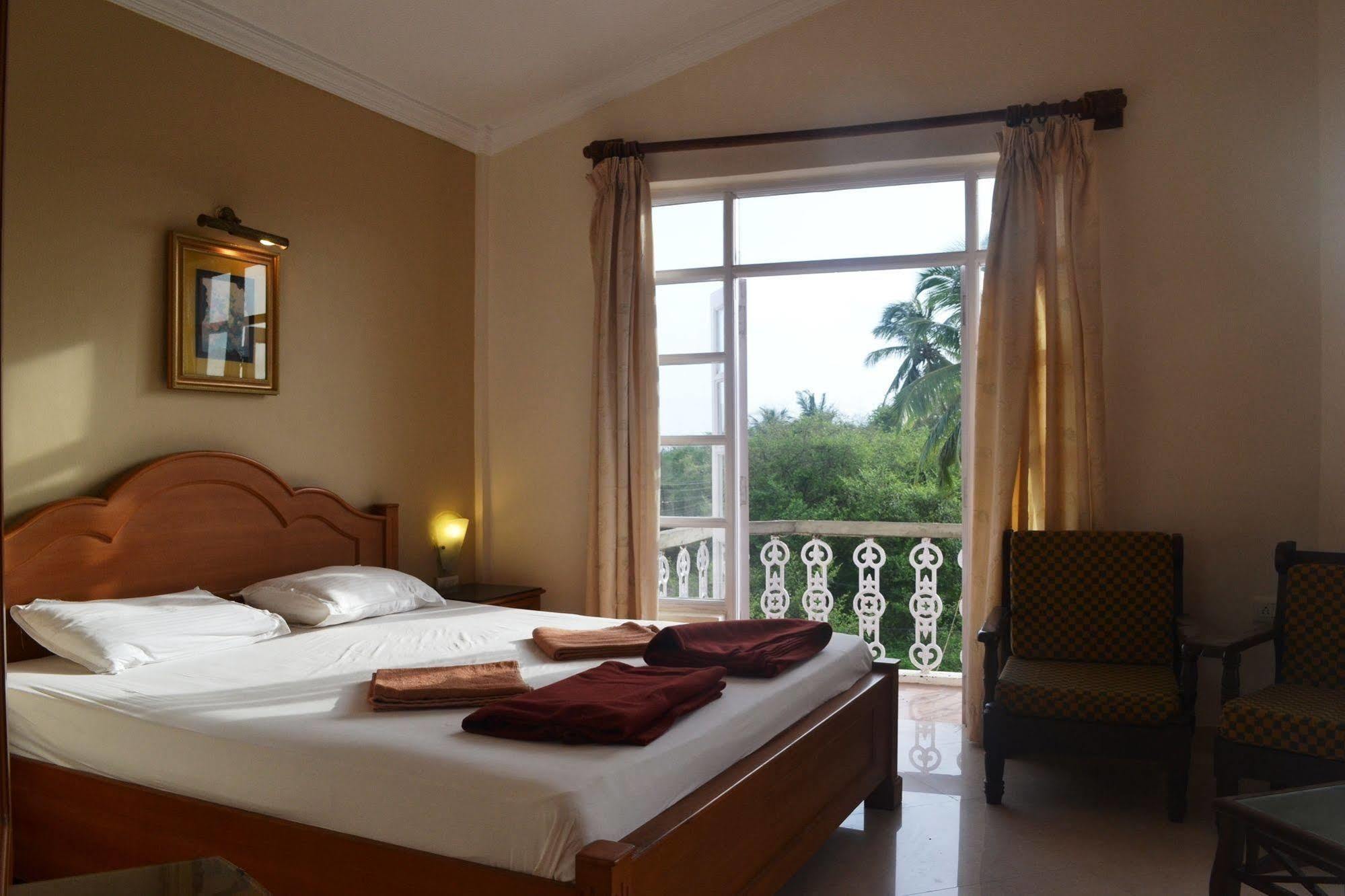 Sunset Beach Resort Candolim Exterior foto