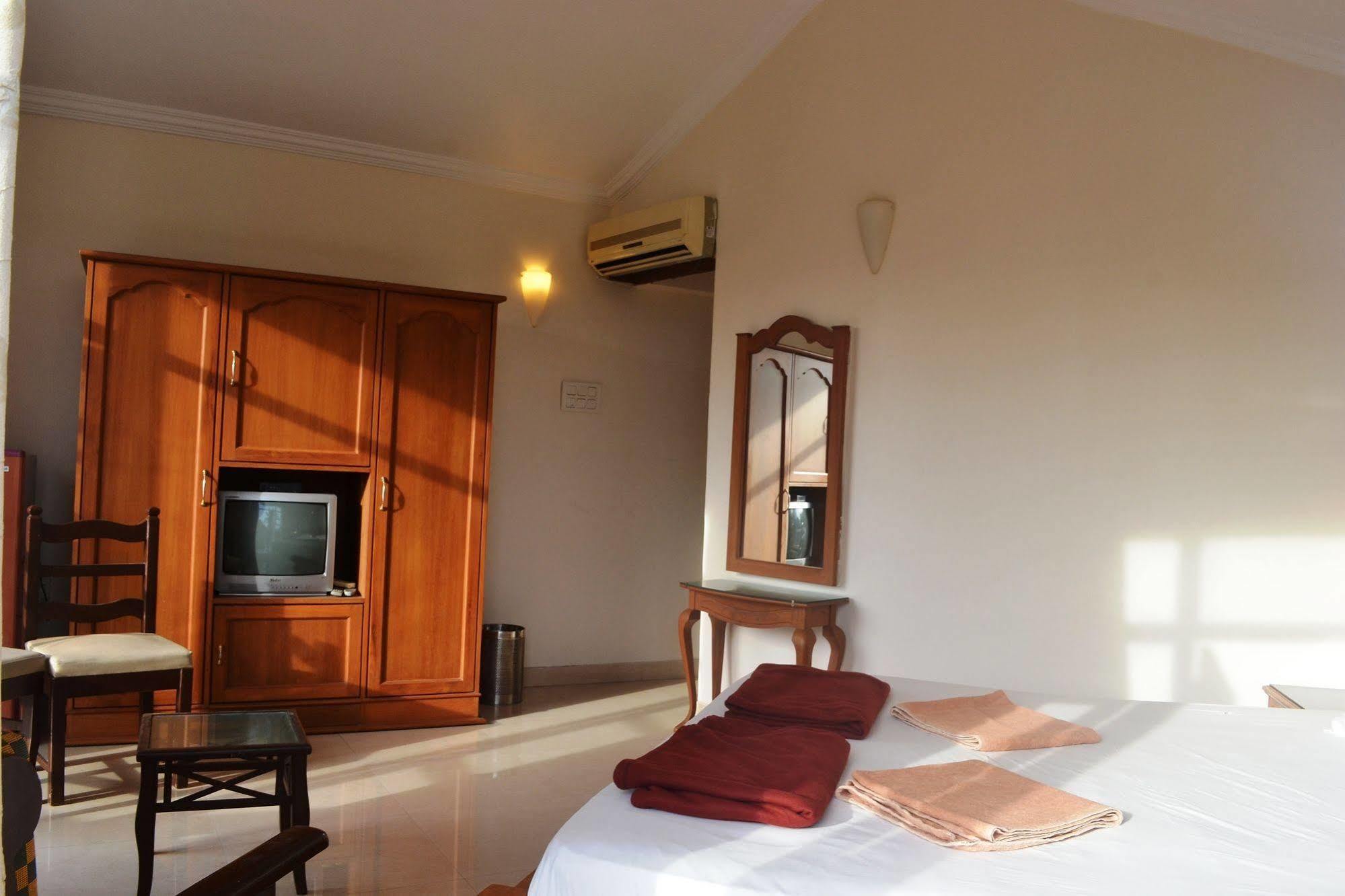 Sunset Beach Resort Candolim Exterior foto