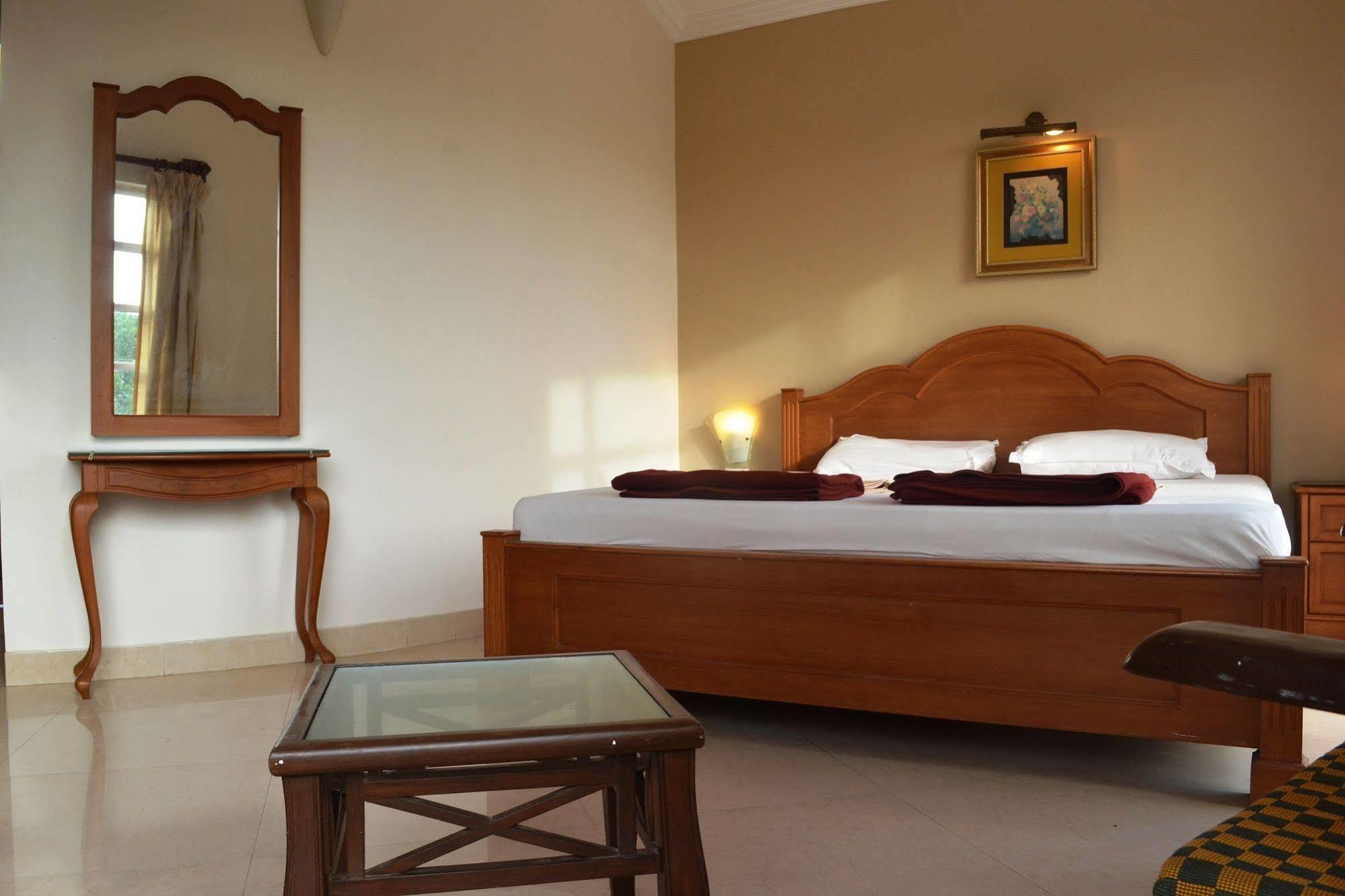 Sunset Beach Resort Candolim Exterior foto