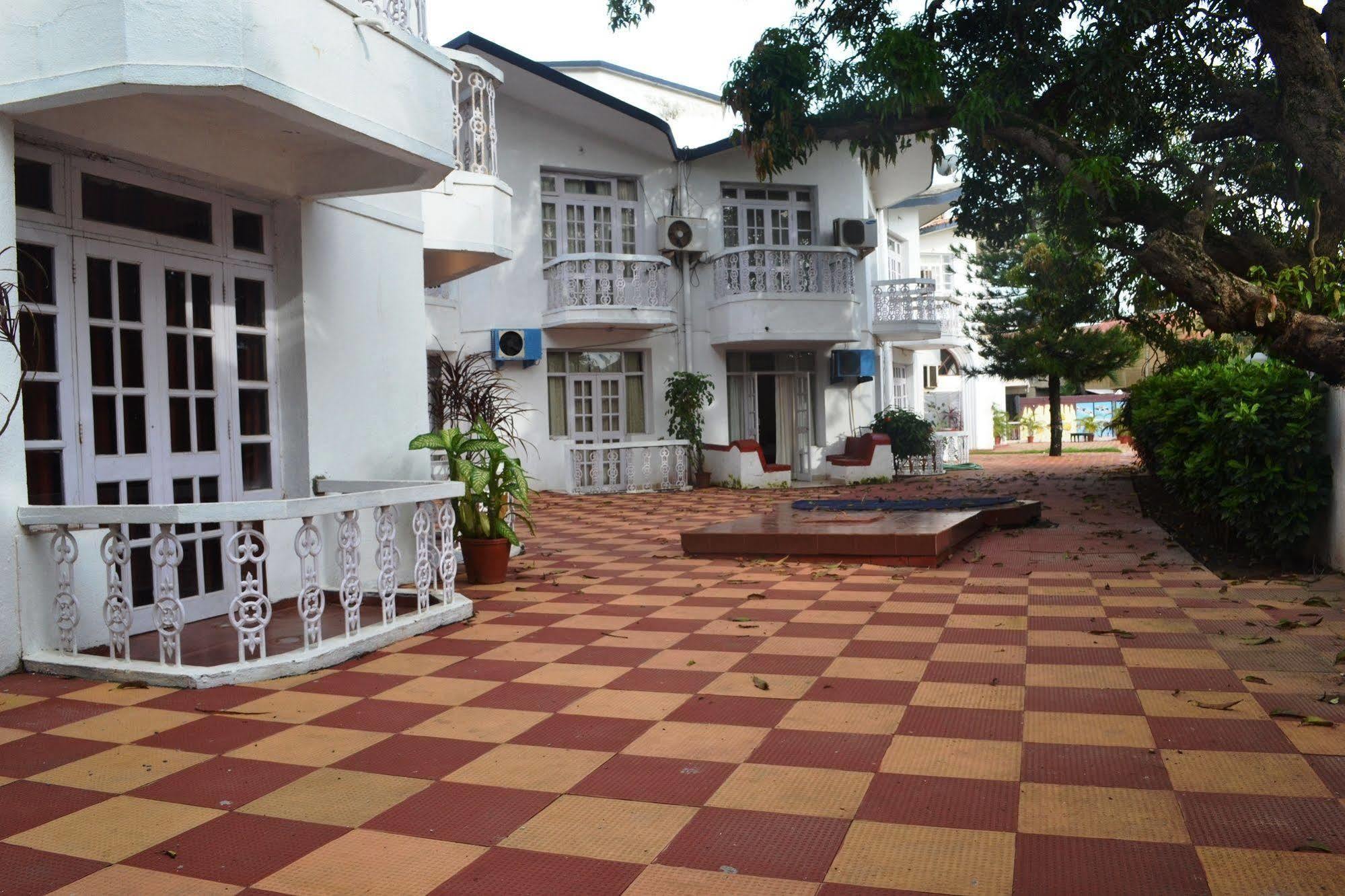 Sunset Beach Resort Candolim Exterior foto